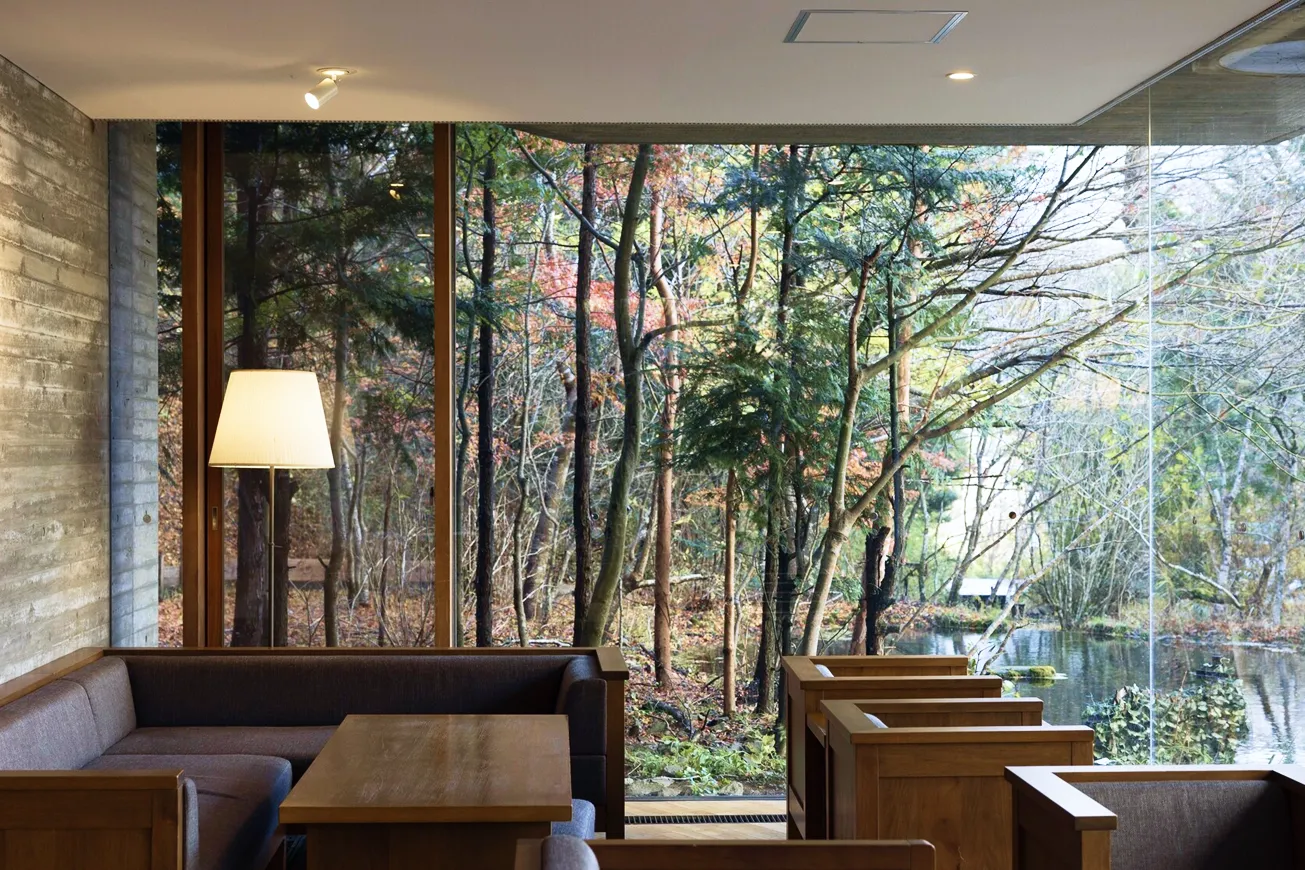 バリスタがエスプレッソを抽出している様子