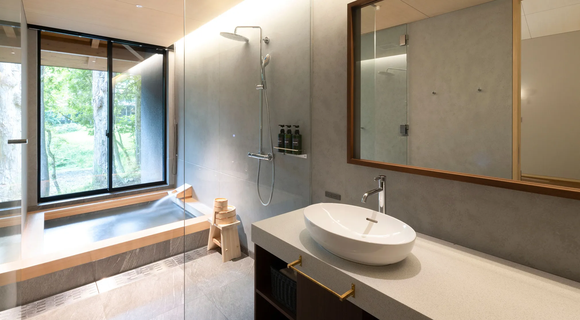 温泉スイート（3ベッド）「いぶき」15号棟