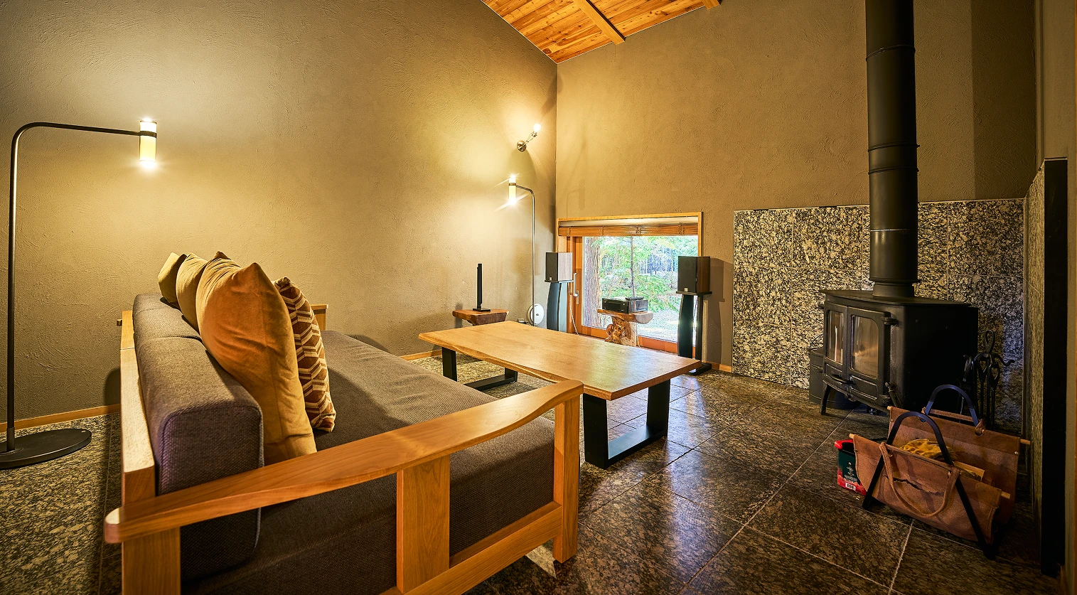 天露天温泉スイート「ゆらぎ」8号棟 リビングルーム