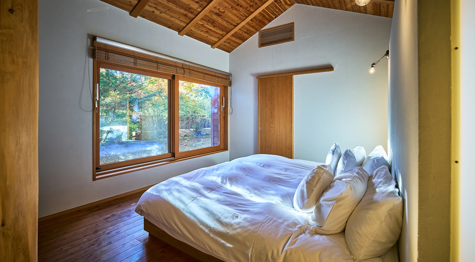 天露天温泉スイート「ゆらぎ」8号棟 ベッドルーム