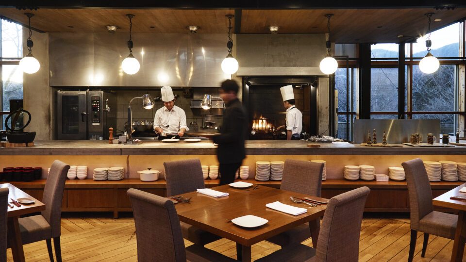 薪火料理「WOODSIDE dining」の内観