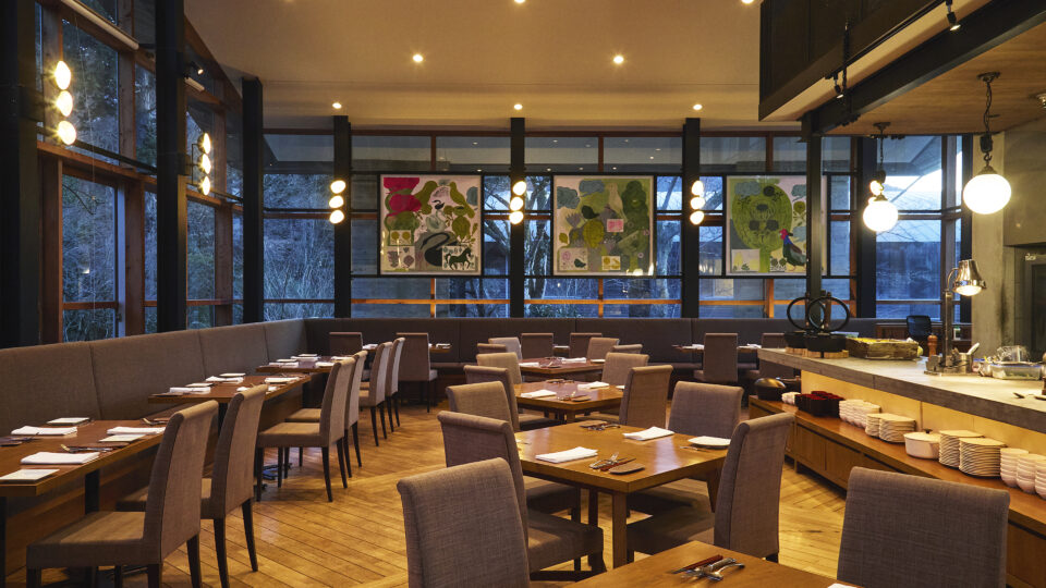 薪火料理「WOODSIDE dining」の内観